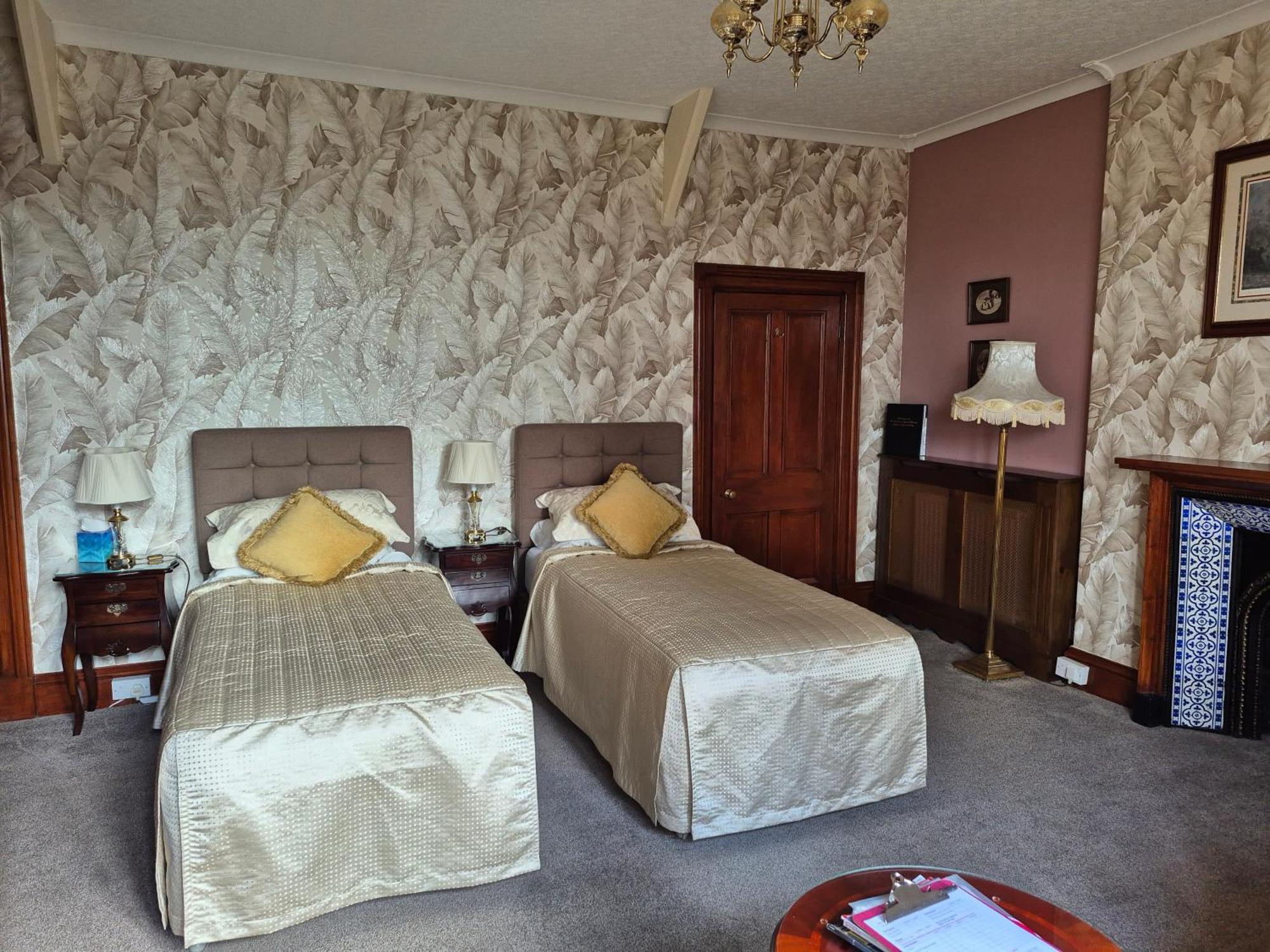 St David'S Guesthouse Haverfordwest Esterno foto